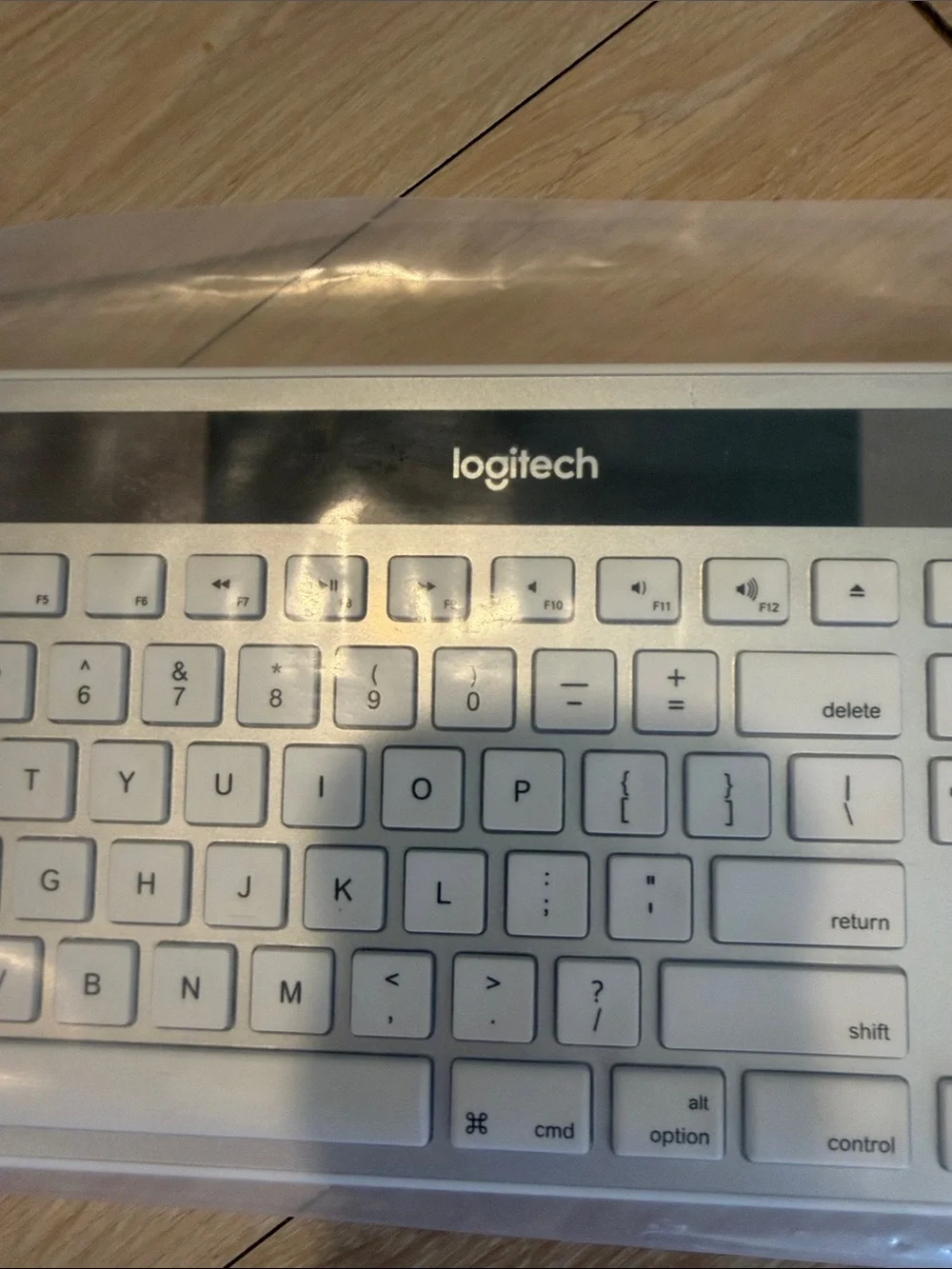 Logitech White and Silver Slim Wireless Keyboard with Numeric Keypad